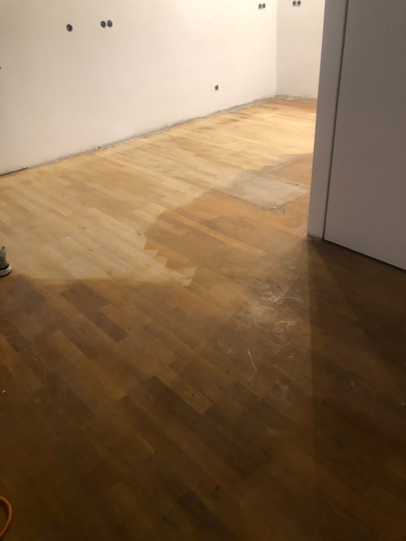 Bestandsparkett mit Übergängen zwischen Alt- und Neubereich